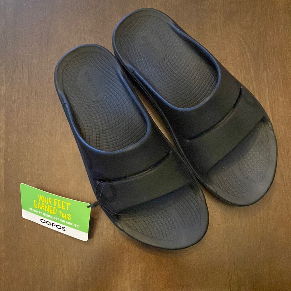 Brand New Black Oofos slip ons Men size 8 women’s size 10